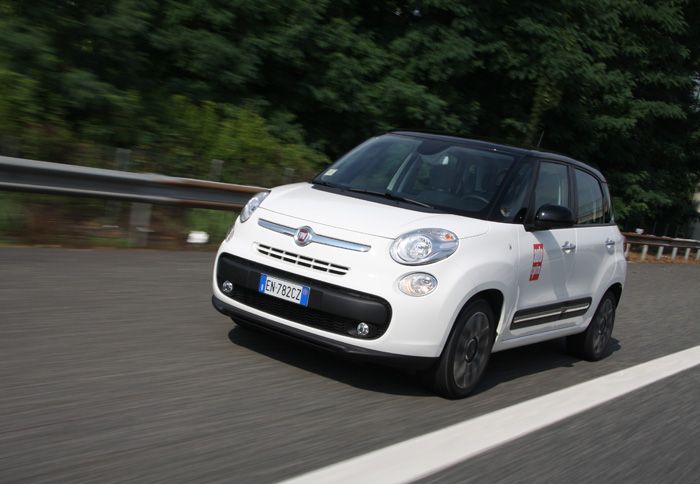 Το Fiat 500L είναι η νέα πολυμορφική έκδοση του 500, που αντιπροσωπεύει επάξια τη φιλοσοφία της Fiat «Simply More». 